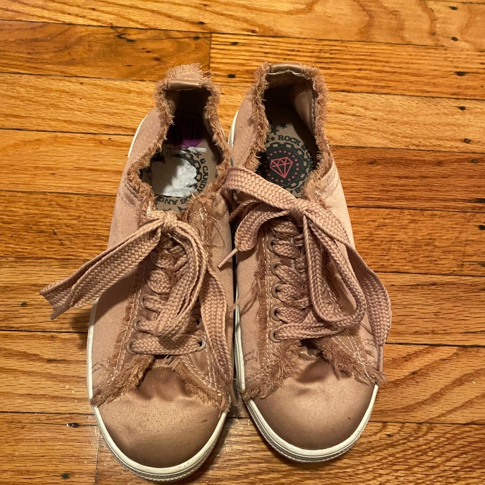 Women’s sneakers